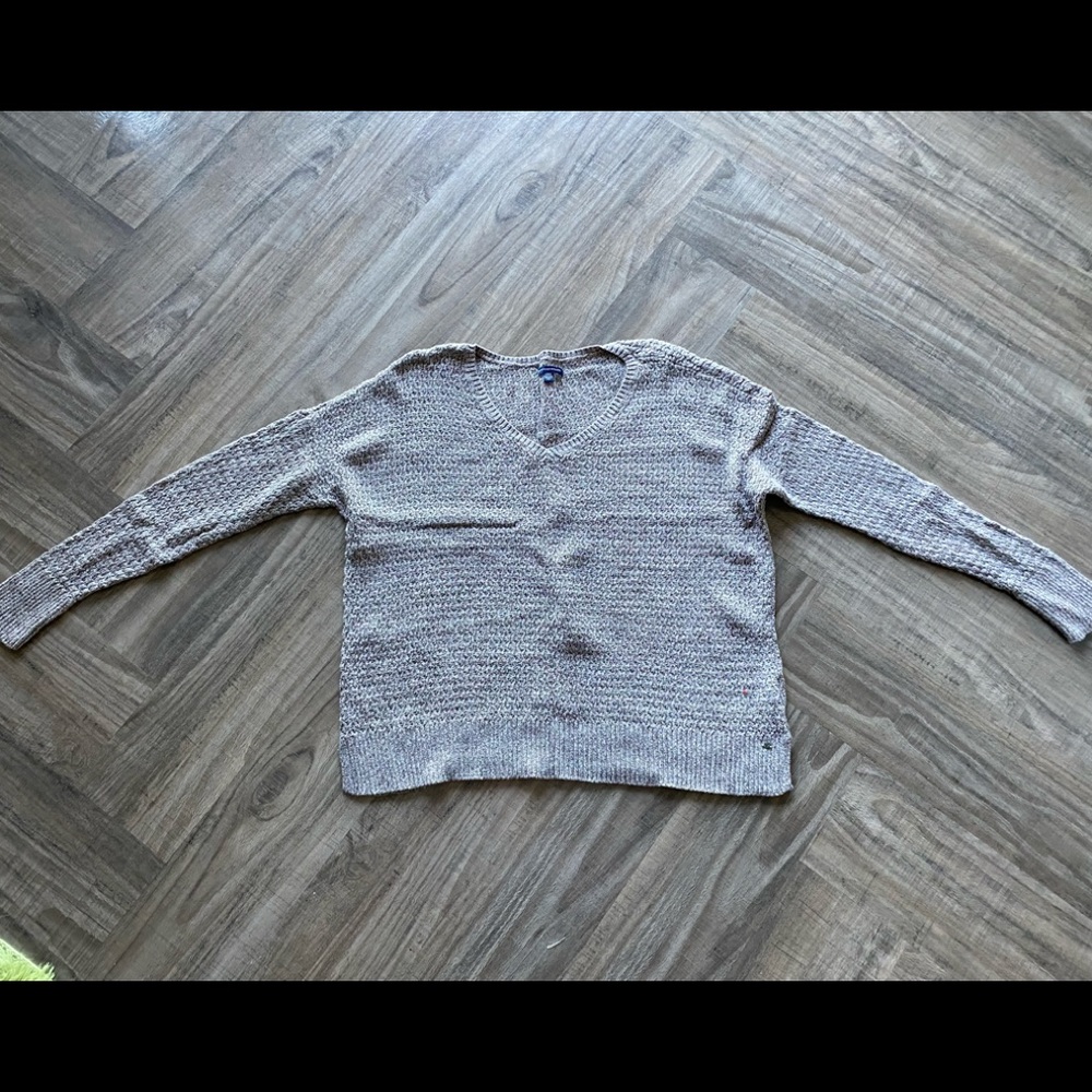 AE V-neck pullover sweater